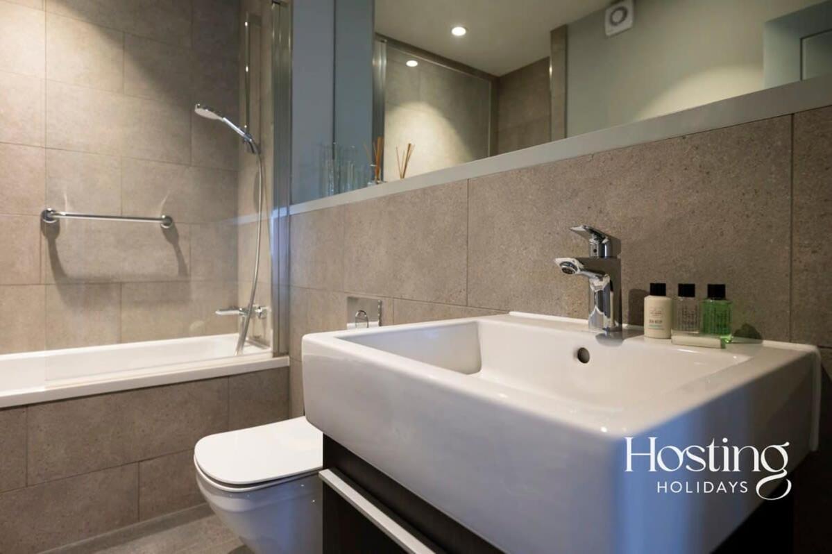 Stylish Luxury Apartment In The Centre Of Henley Kültér fotó